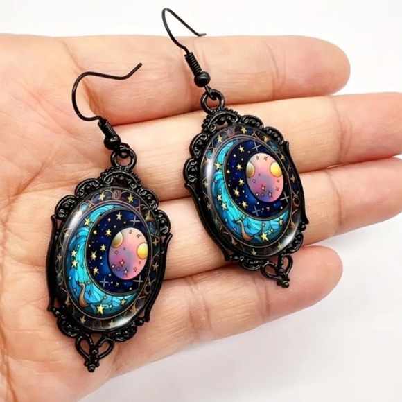 NWT! A Moon Within a Moon Photo In a Detailed Black Frame Pierced Dangle Earring - Picture 3 of 4